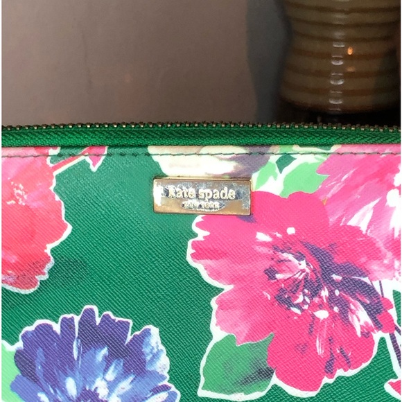Kate Spade floral wallet. - Picture 2 of 4